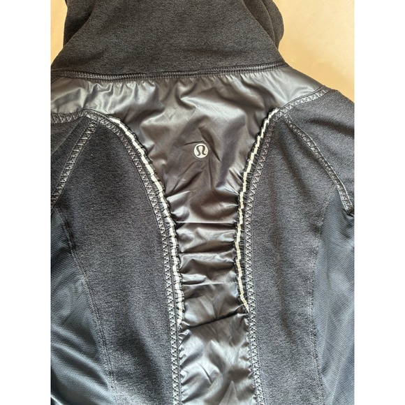 Lululemon Run Gust Buster Jacket Women's Size 6 Black Full Zip Thumbholes EUC - Picture 4 of 9
